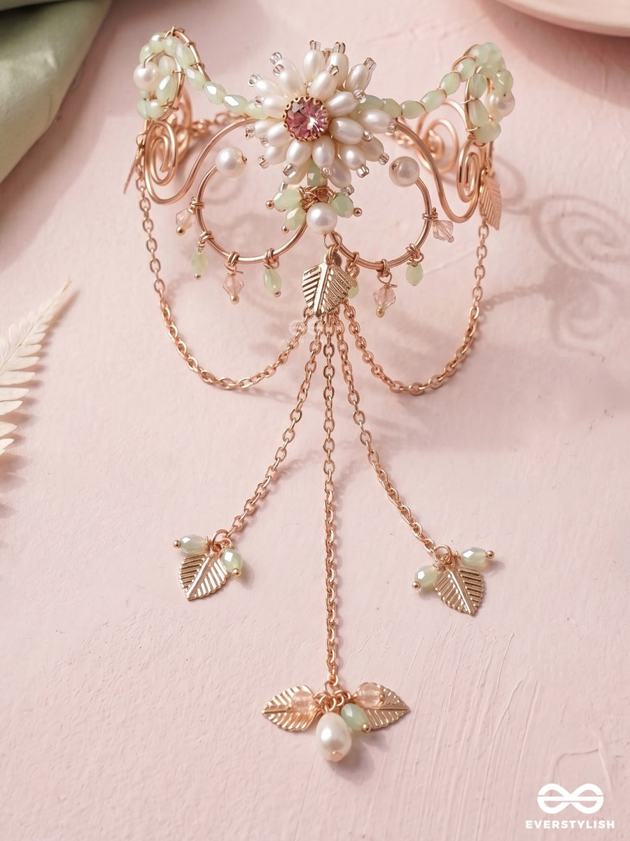Mintara – Soft Green Glow – Elegant Single Armlet With Floral Centerpiece, Pastel Green Accents, Pearl Details And Flowing Chain Drops