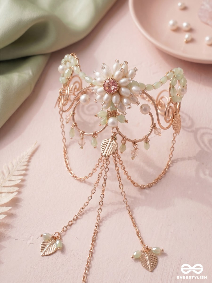 Mintara – Soft Green Glow – Elegant Single Armlet With Floral Centerpiece, Pastel Green Accents, Pearl Details And Flowing Chain Drops