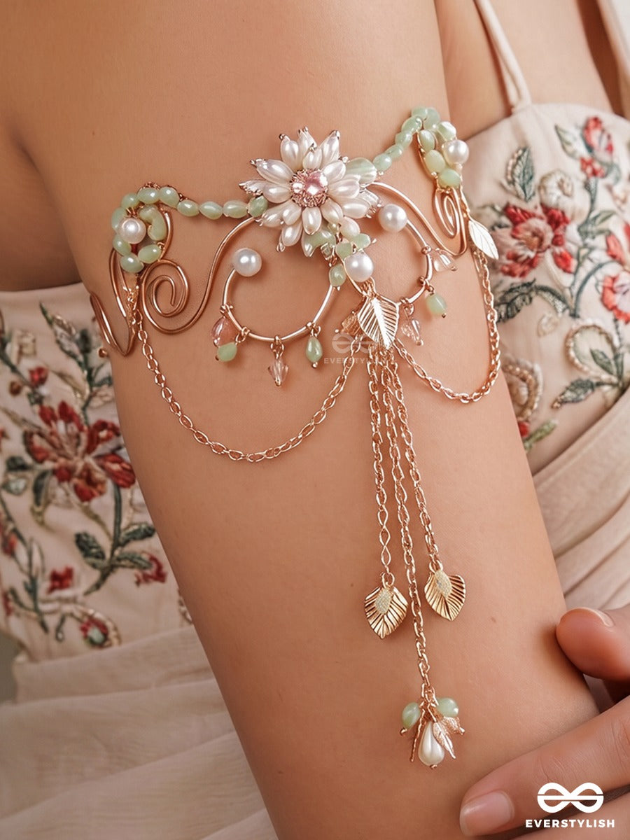 Mintara – Soft Green Glow – Elegant Single Armlet With Floral Centerpiece, Pastel Green Accents, Pearl Details And Flowing Chain Drops