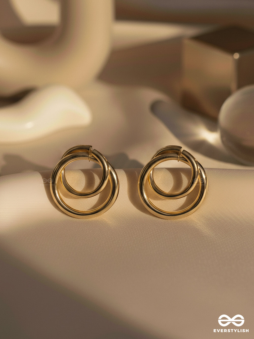 The Golden Intertwined Circles - Casual Daily-Wear Studs