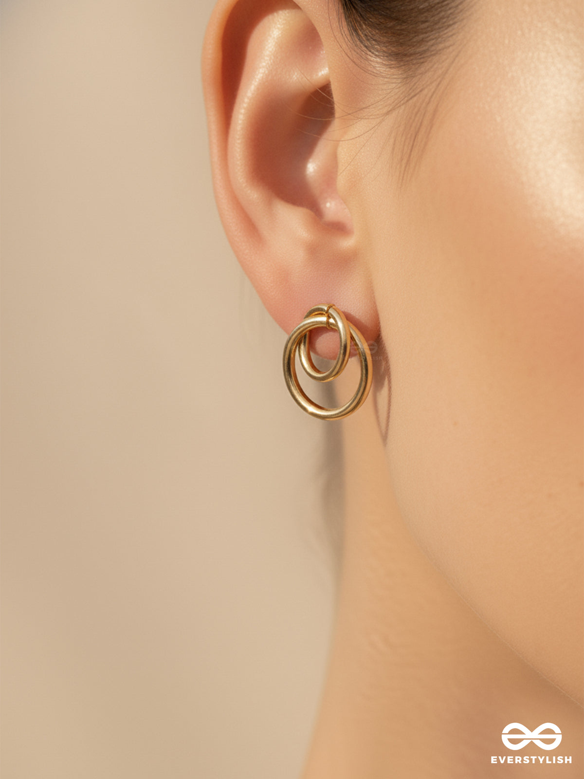 The Golden Intertwined Circles - Casual Daily-Wear Studs